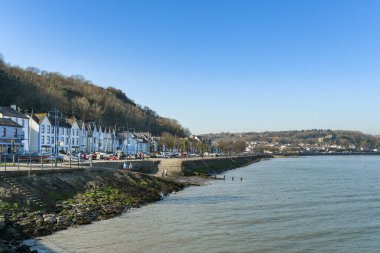 MUMBLES, GOWER PENNINSULA, WALES - Şubat 2019: Mumbles, Galler 'deki gezinti alanı geniş açı.