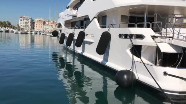 Cannes Francia Abril 2019 Lujoso Yate Motor Atracado Puerto Cannes — Vídeos de Stock