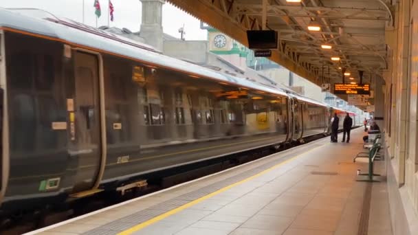 Cardiff Wales Octubre 2019 Tren Expreso Interurbano Great Western Railways — Vídeos de Stock