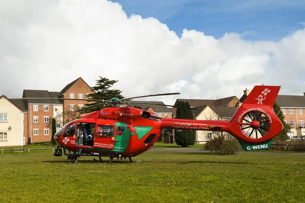Pontypridd Wales 2018 Március Airbus Ec145 Helikopter Wales Légi Mentőszolgálattól — Stock Fotó
