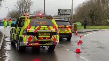 Pontypridd, Galler - Şubat 2020: Olay yerinde ışıkları yanıp sönen trafik polisi arabası