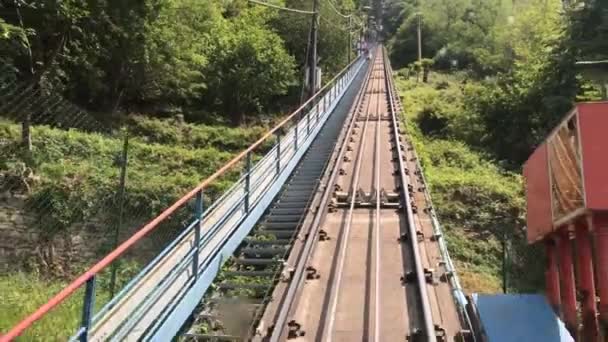 Como Italia Junio 2019 Descendiendo Ladera Montaña Funicular Ciudad Como — Vídeo de stock