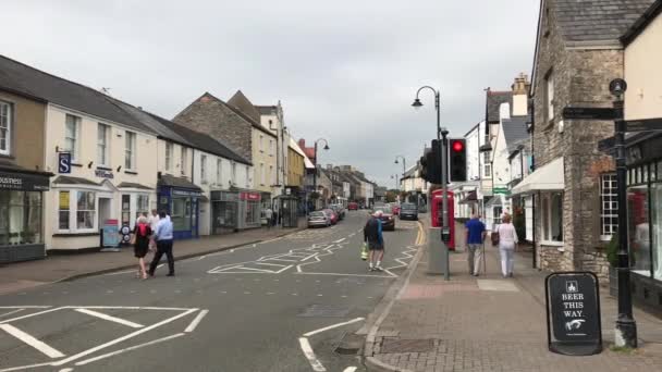 Cowbridge Wales September 2019 Glamorgan 계곡에 Cowbridge 도로의 교통과 보행자 — 비디오