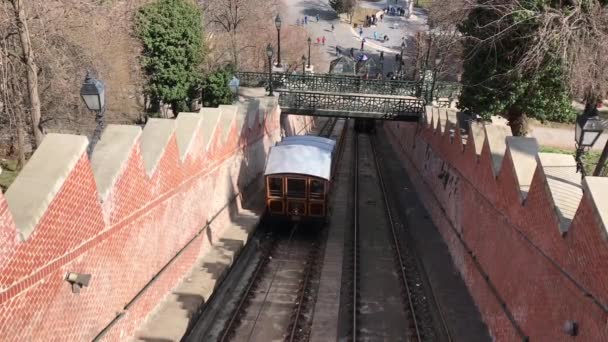 Budapest Hongarije Maart 2019 Vervoer Kabelbaan Naar Kasteelheuvel Boedapest — Stockvideo