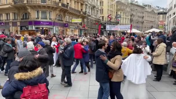 Vienna Áustria Novembro 2019 Pessoas Dançando Valsa Uma Rua Centro — Vídeo de Stock
