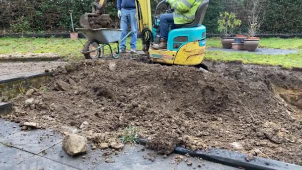 Cardiff Wales Gennaio 2020 Mini Escavatore Lavoro Rimuovere Terreno Superiore — Video Stock