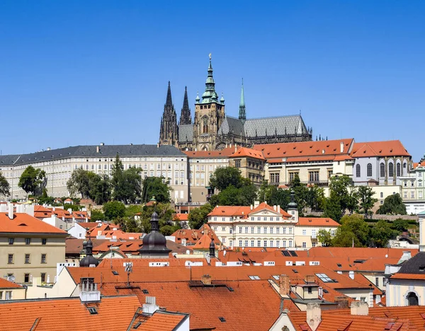 Praga Czeska Republika Lipiec 2018 Katedra Wita Budynkami Zamku Praskiego — Zdjęcie stockowe