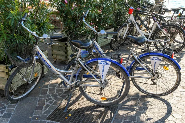 Garda Italie Septembre 2018 Vélos Garés Sur Leurs Stands Centre — Photo