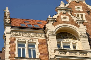 Prag, Çek Cumhuriyeti - Temmuz 2018: Prag 'ın merkezindeki eski bir binanın dekorasyonu