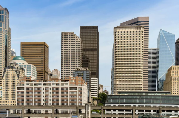 シアトル ワシントン州 2018年6月 シアトルのダウンタウンにオフィスビルや高層ビルがある都市景観 — ストック写真