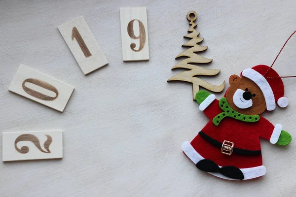 Nový Rok 2019 Lemované Dřevěné Figurky Dřevěné Desce — Stock fotografie