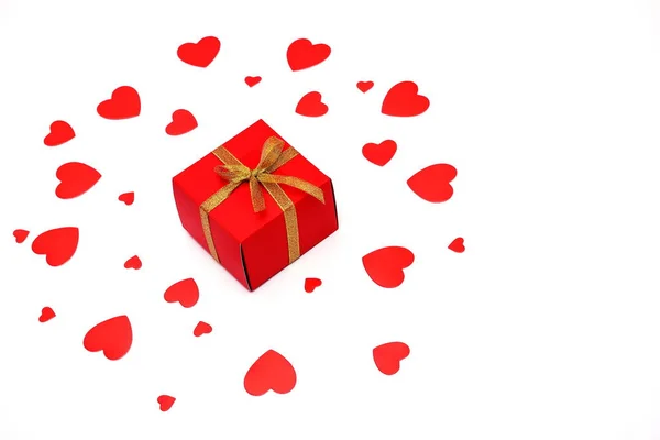 Caja Roja Con Lazo Cinta Dorada Regalo Concepto Vacaciones Amor —  Fotos de Stock