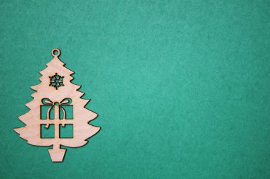 Bir hediye ile Ahşap rakam Noel ağacı