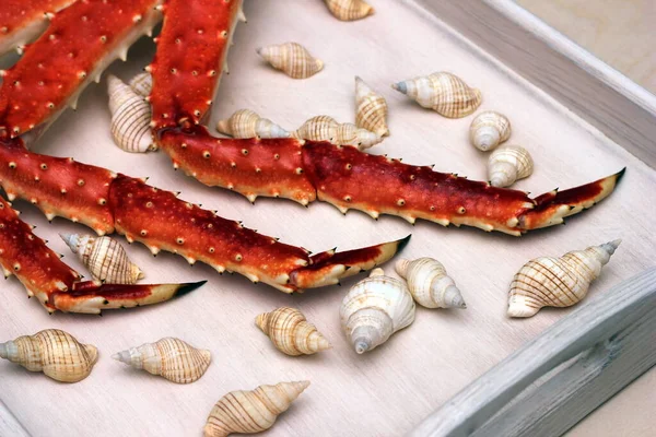 茹でたカニの足。海の珍味だ。グルメのためのシーフード。タンパク質食品。カムチャッカ蟹. — ストック写真