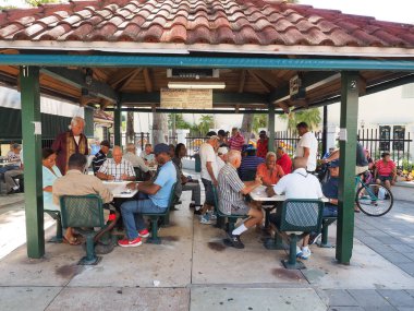 Calle Ocho küçük Havana'da, Miami, Florida üzerinde Domino Park.