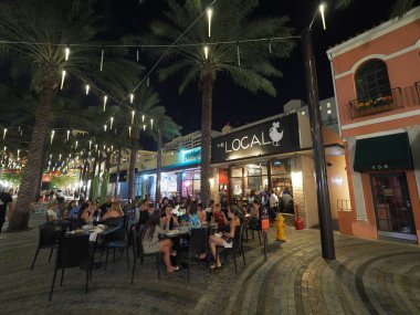 Geceleri Giralda Plaza, Coral Gables, Bar ve Restoran.