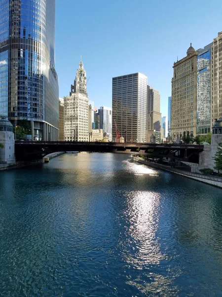 Staden Chicago och Chicago River. — Stockfoto