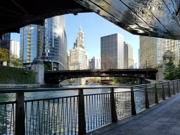 Reflective underpass on the Chicago Riverwalk. — Stock Photo, Image