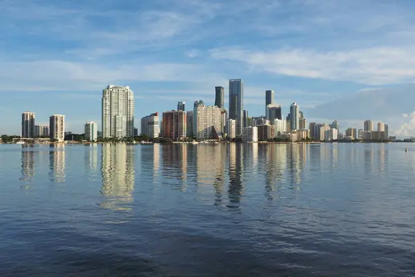 City of Miami skyline and its reflection on Biscayne Bay. — Stock Photo, Image