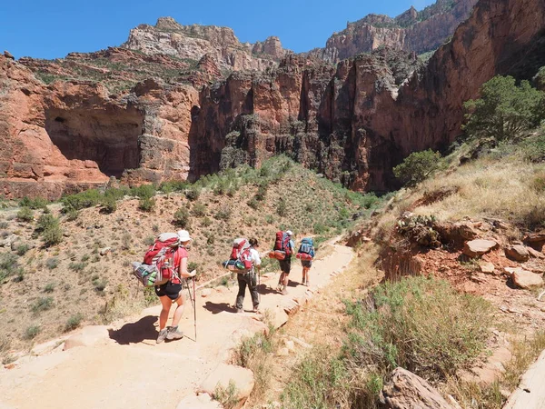 Büyük Kanyon Bright melek izinde Backpackers.