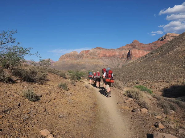 Backpackers op de Tonto Trail in de Grand Canyon. — Stockfoto