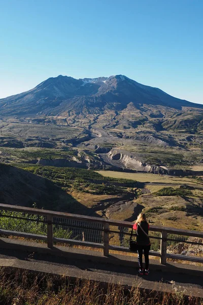 Žena Červený Fleece Výhled Mount Saint Helens Washington Johnstion Ridge — Stock fotografie