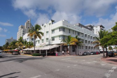 Ocean Drive Miami Beach Carlyle binasında.