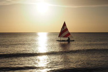 Captiva Adası kapalı günbatımı aktif kıdemli yelken.