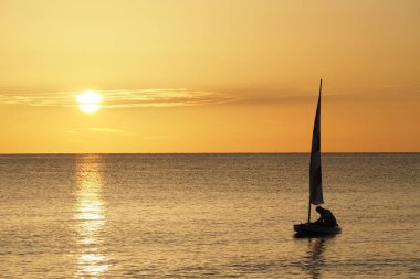 Captiva Adası kapalı günbatımı aktif kıdemli yelken.