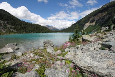 Joffre Lakes Provincial Park 'daki Upper Joffre Gölü, Kanada.