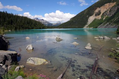Joffre Lakes Provincial Park 'daki Upper Joffre Gölü, Kanada.