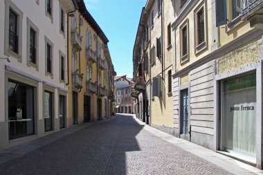 Vigevano Arnavut kaldırımlı sokakları, İtalya.