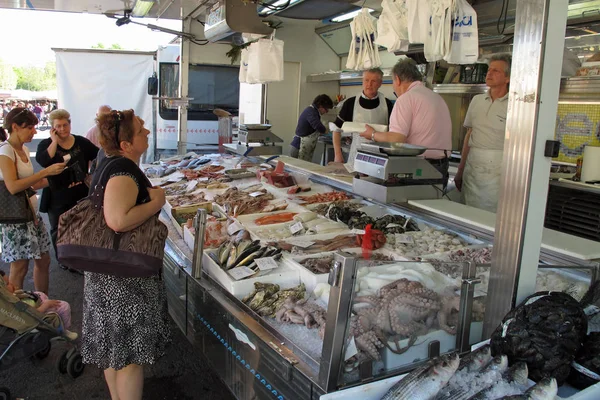 Markt scène in Vigevano, Italië. — Stockfoto