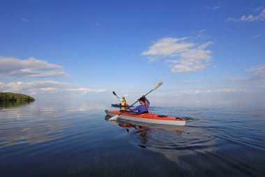 Kayakers in Biscayne Ulusal Parkı, Florida.