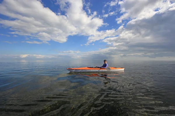 Kajakfahrerin im Biscayne National Park, Florida. — Stockfoto