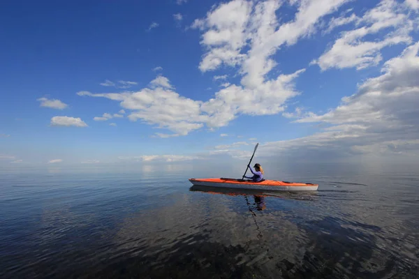 Woman kayaking in Biscayne National Park, Florida. — 스톡 사진