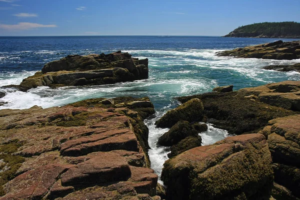 Pantai terjal di Taman Nasional Acadia, Maine . — Stok Foto