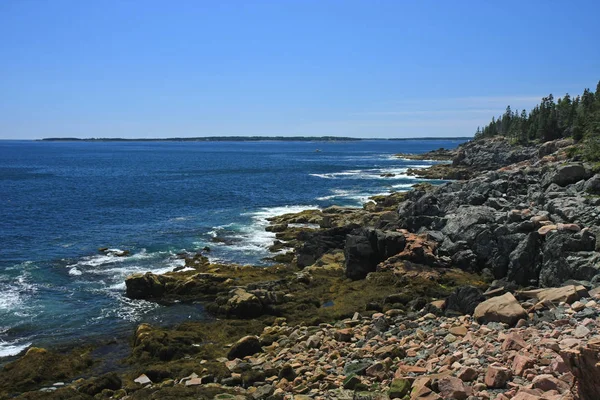 Pantai terjal di Taman Nasional Acadia, Maine . — Stok Foto