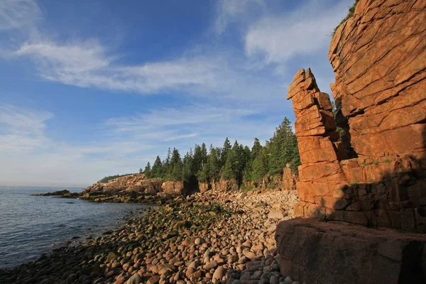 Die zerklüftete küste des acadia nationalparks, maine. — Stockfoto