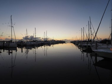 Akşam Yemeği Key Marina üzerinde Gündoğumu, Miami.