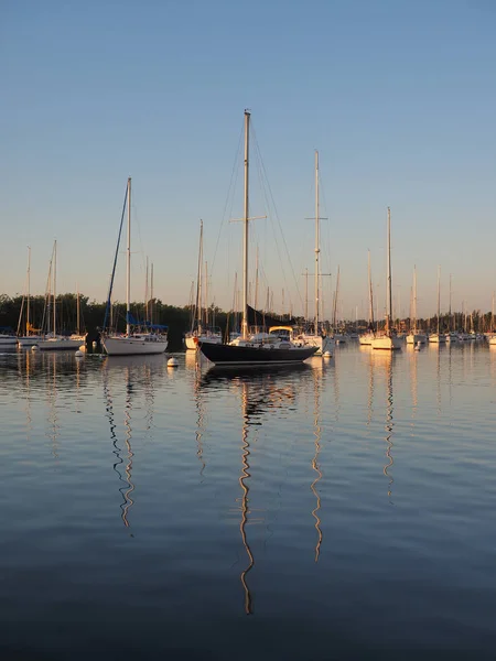 Soluppgång över middags nyckel Marina, Miami. — Stockfoto