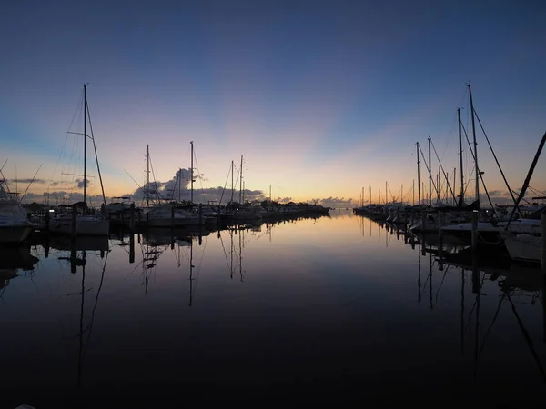 Salida del sol durante la cena Key Marina, Miami . — Foto de Stock