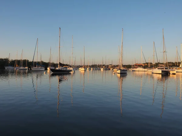 Akşam Yemeği Key Marina üzerinde Gündoğumu, Miami. — Stok fotoğraf