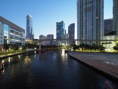 Miami Nehri ve Miami Şehri gün doğumunda.