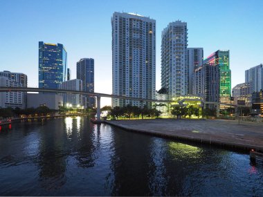 Miami Nehri ve Miami Şehri gün doğumunda.