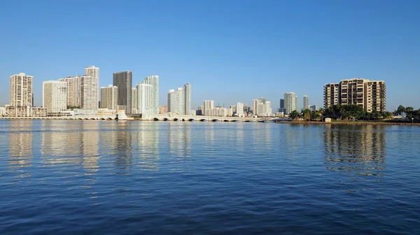 Staden Miami och Intracoastal Waterway, Florida. — Stockfoto