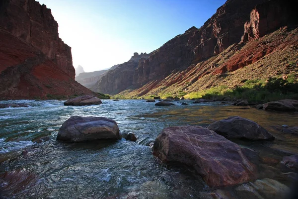 Büyük Kanyon'daki Hance Rapids'te gün doğumu.