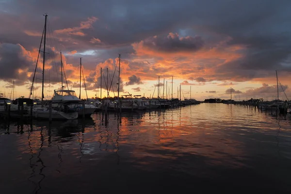 Sunrise over Dinner Key Marina in Coconut Grove, Miami, Florida. — Stock Photo, Image