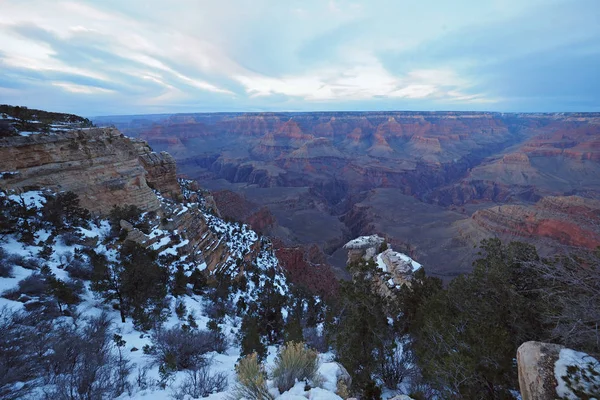 Coucher de soleil hivernal sur le Grand Canyon . — Photo