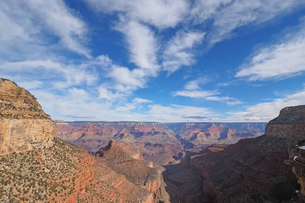 Vue depuis le sentier Bright Angel dans le Grand Canyon en hiver . — Photo